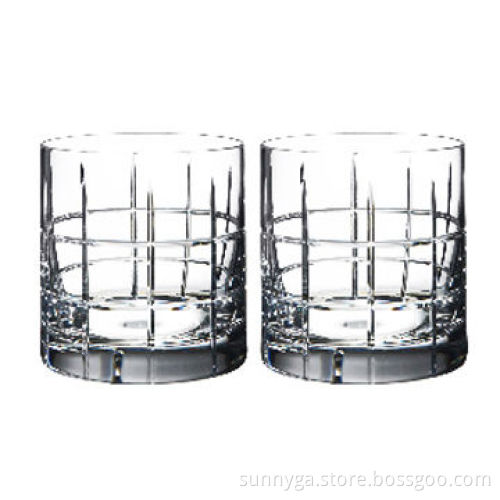 Whiskey glasses with engraved patterns